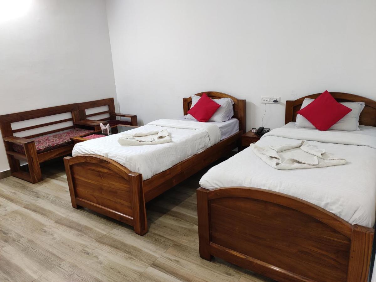 Hotel Nakshatra Karimganj Extérieur photo
