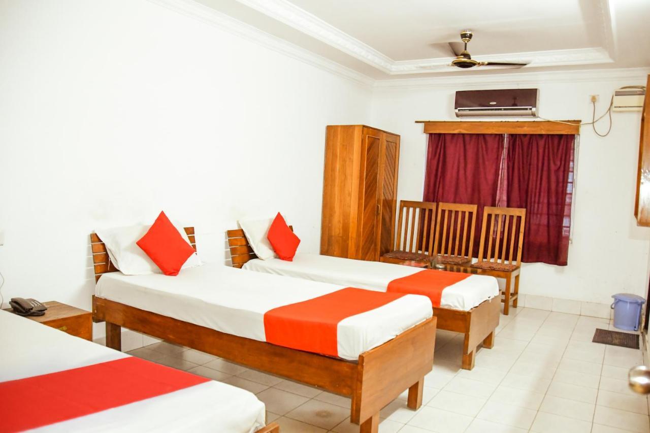 Hotel Nakshatra Karimganj Extérieur photo