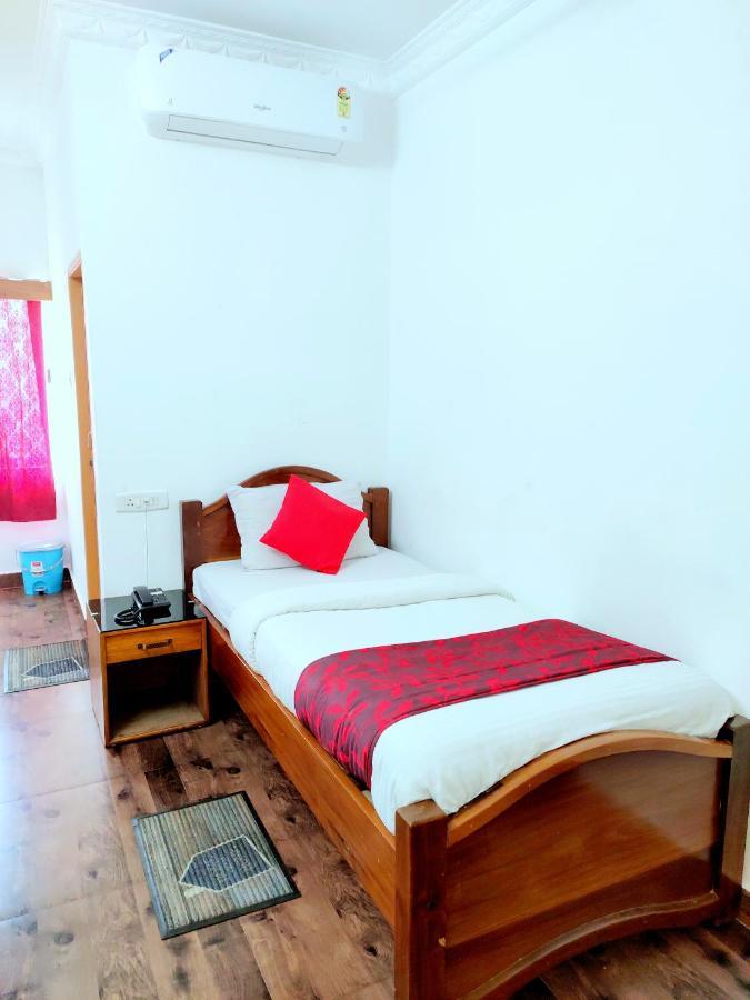 Hotel Nakshatra Karimganj Extérieur photo