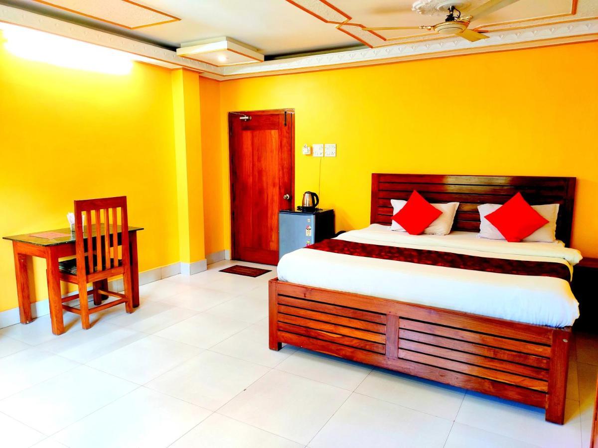 Hotel Nakshatra Karimganj Extérieur photo