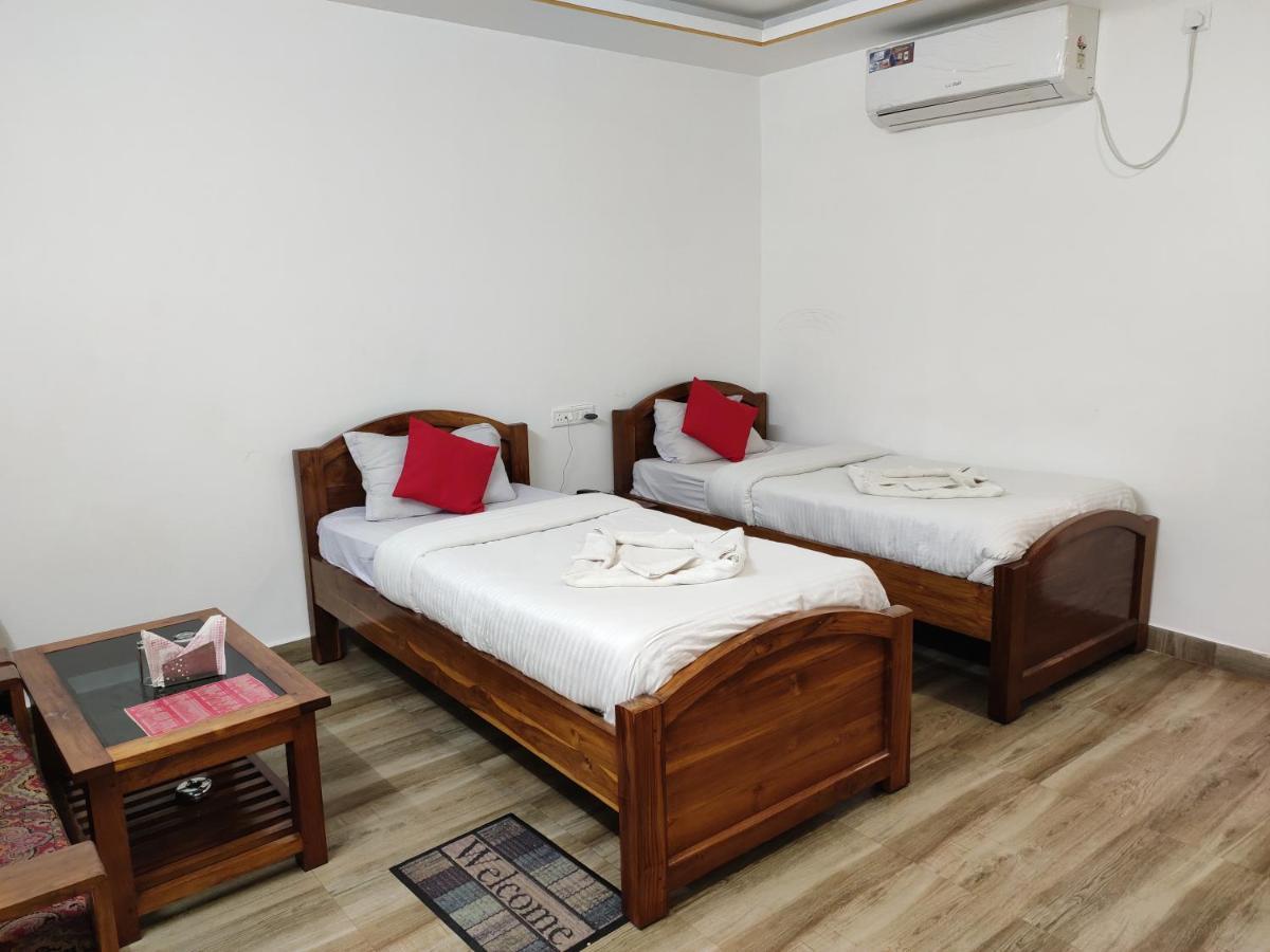 Hotel Nakshatra Karimganj Extérieur photo