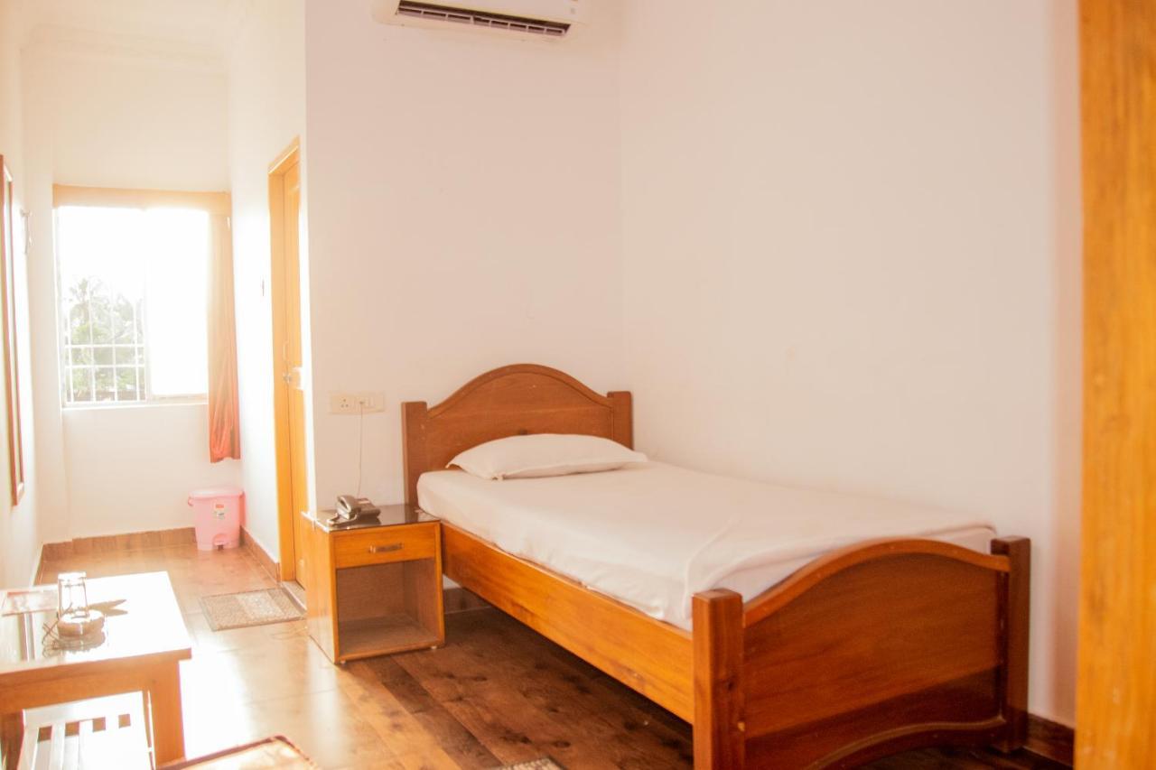 Hotel Nakshatra Karimganj Extérieur photo