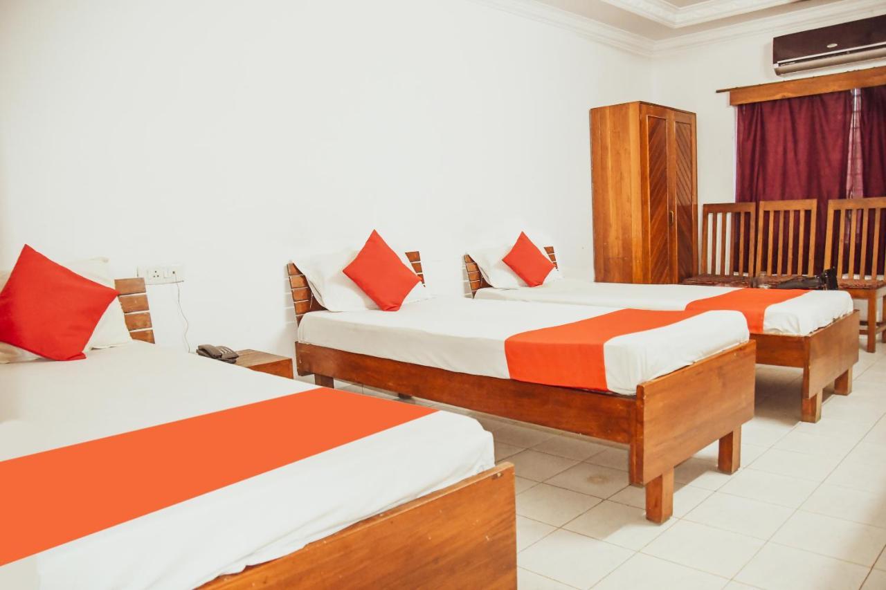 Hotel Nakshatra Karimganj Extérieur photo
