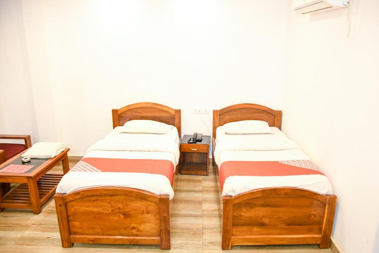 Hotel Nakshatra Karimganj Extérieur photo