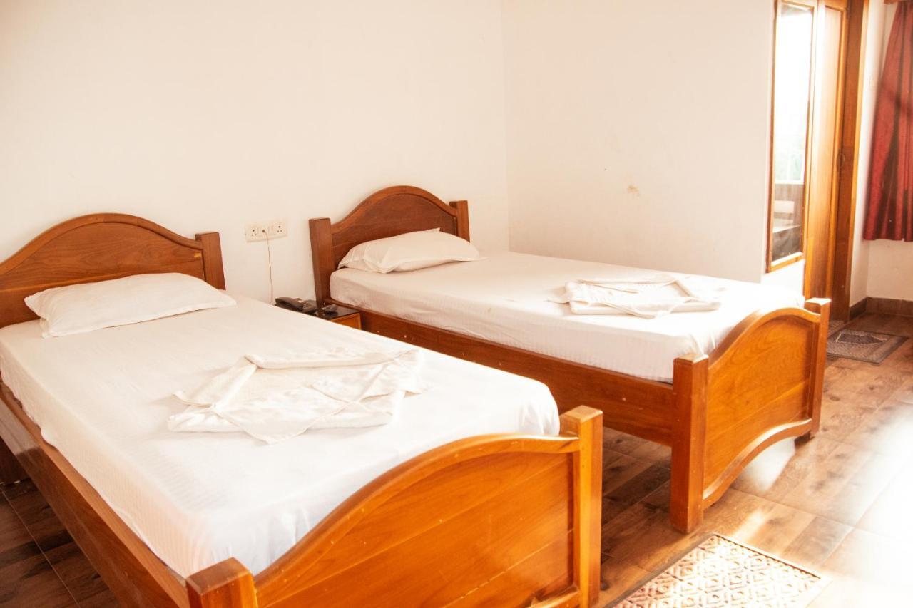Hotel Nakshatra Karimganj Extérieur photo