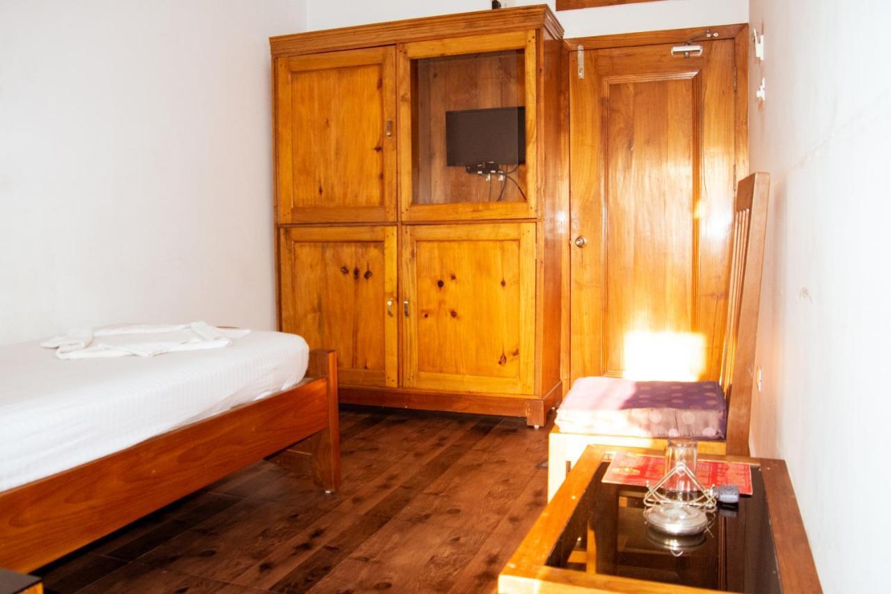 Hotel Nakshatra Karimganj Extérieur photo