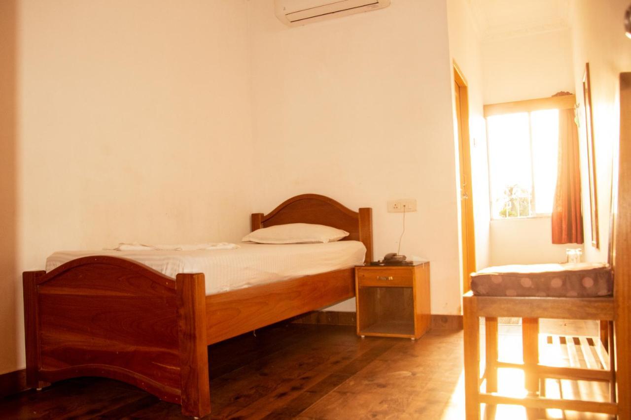 Hotel Nakshatra Karimganj Extérieur photo