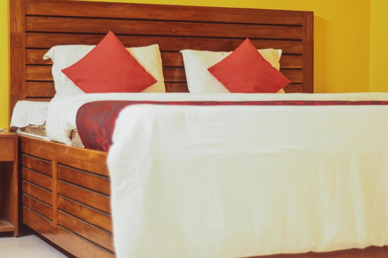 Hotel Nakshatra Karimganj Extérieur photo